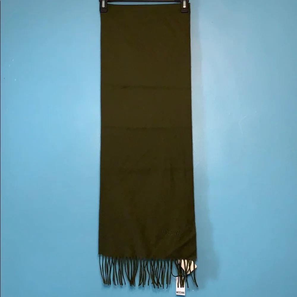 ‼️FINAL SALE‼️MOSCHINO SCARVES - Picture 4 of 8